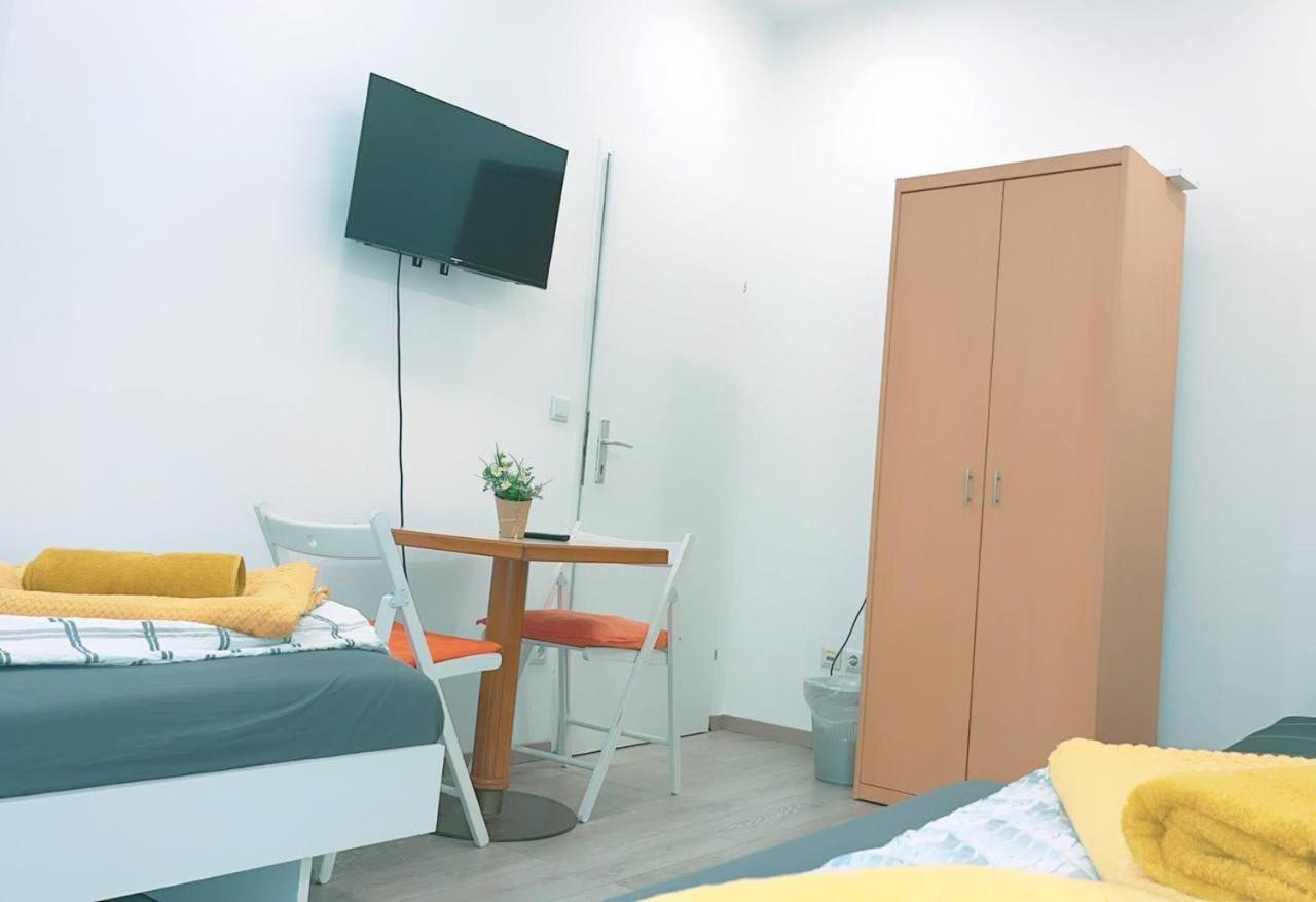 Comfort Triple Room Hn Vienna Luaran gambar
