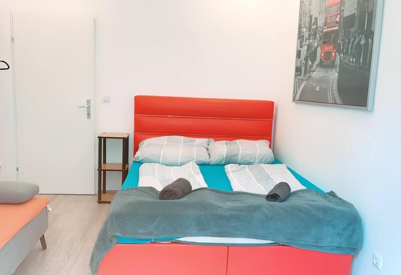 Comfort Triple Room Hn Vienna Luaran gambar