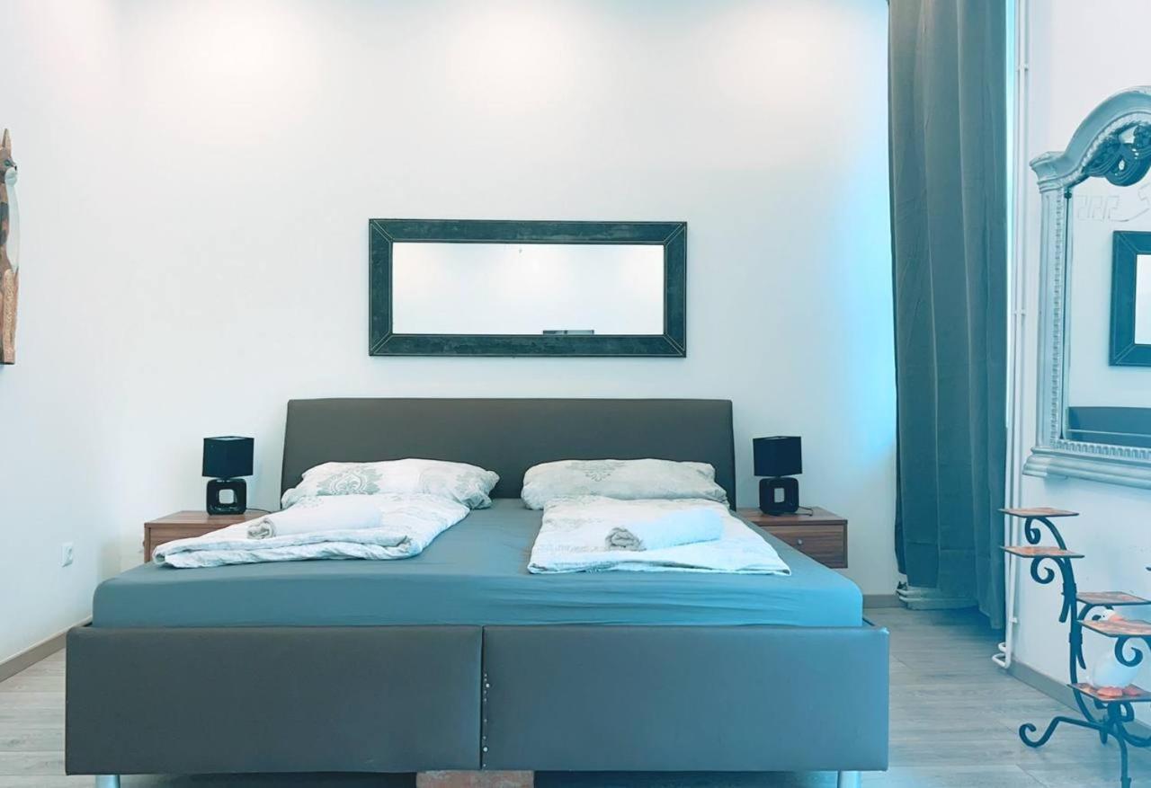 Comfort Triple Room Hn Vienna Luaran gambar